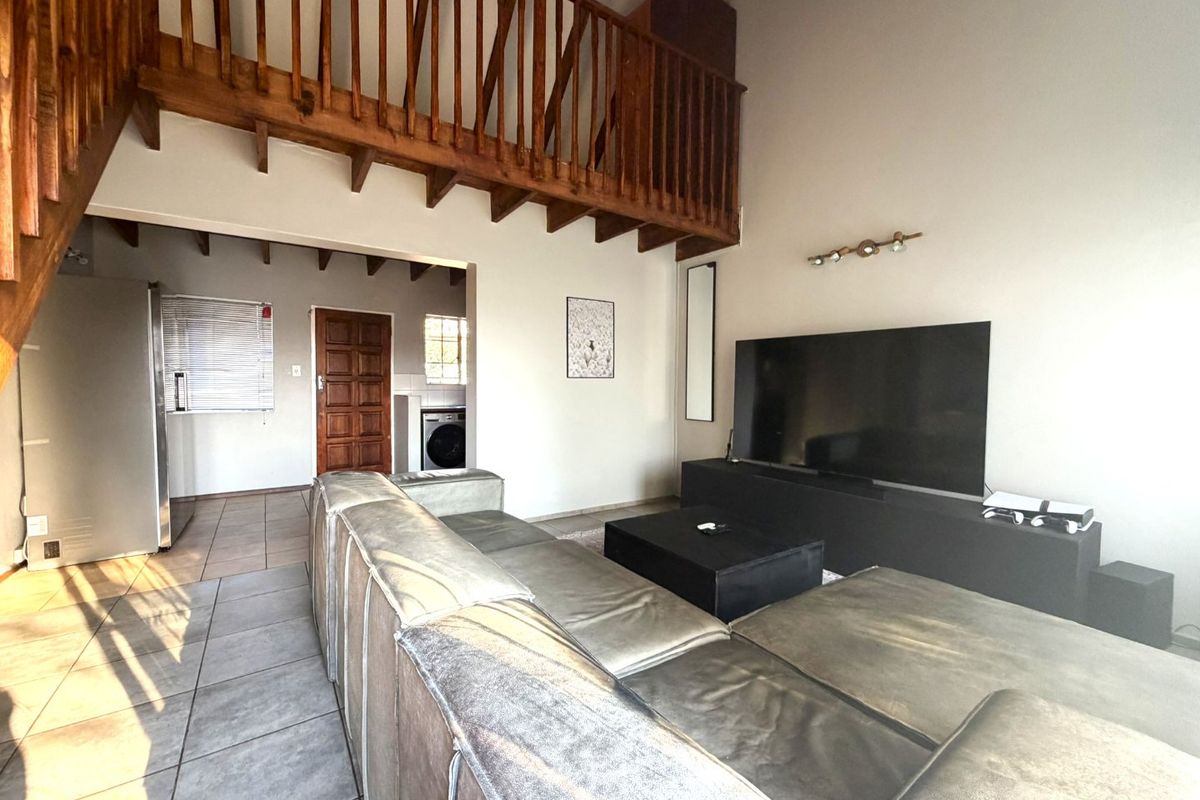 Beautiful 3-Bedroom Townhouse - Photo 2