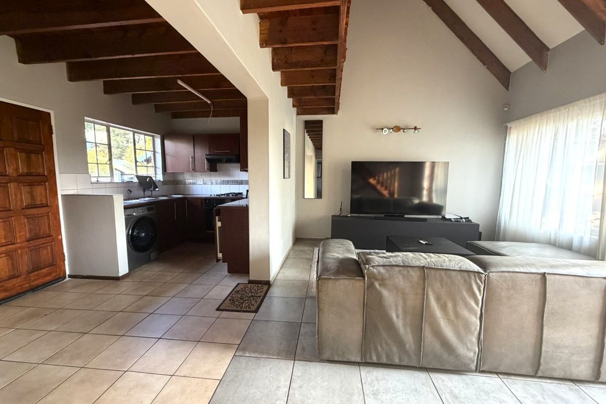 Beautiful 3-Bedroom Townhouse - Photo 3