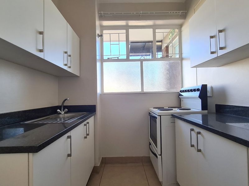 3 Full Title Neighbouring buildings sold together with 142 apartments R10 640 000.00 annual gross income! - Photo 4