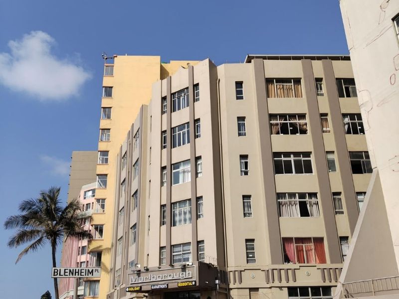 BACHELOR FLAT For SALE!!!  MARLBOROUGH COURT SOUTH BEACH, DURBAN! 