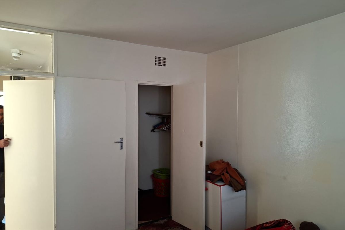 1 bedroom flat for sale in proclaimation hill pretoria west - Photo 5