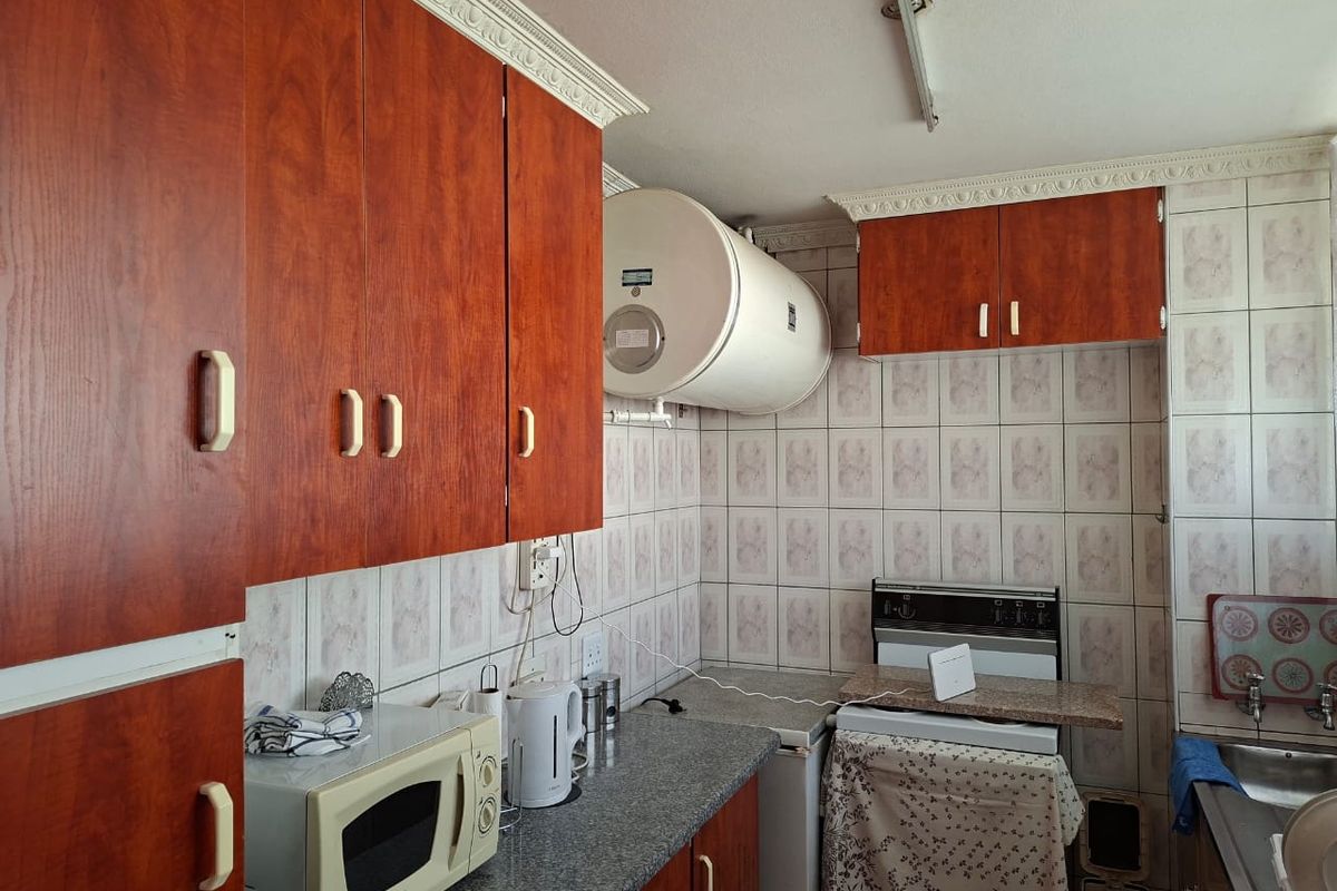 1 bedroom flat for sale in proclaimation hill pretoria west - Photo 4