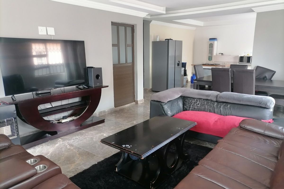 Spacious Bram Fischerville Home with Open Plan Living - Photo 3