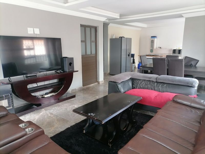 Spacious Bram Fischerville Home with Open Plan Living - Photo 3