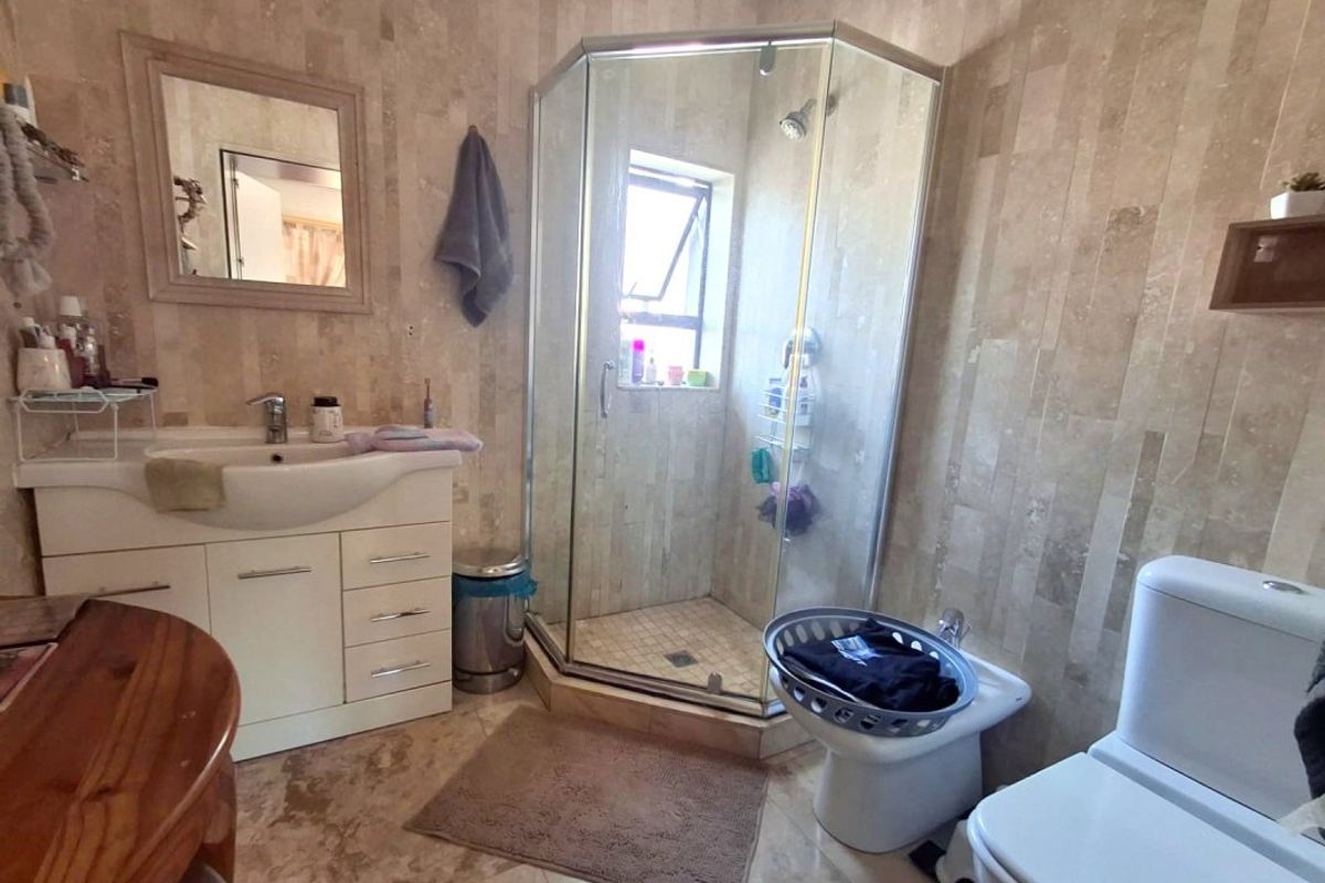 Spacious 3-Bedroom Family Home with Granny Flat & Solar! - Photo 5