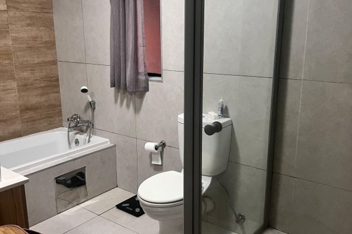 Modern 1-Bedroom Townhouse with Private Garden! - Photo 3