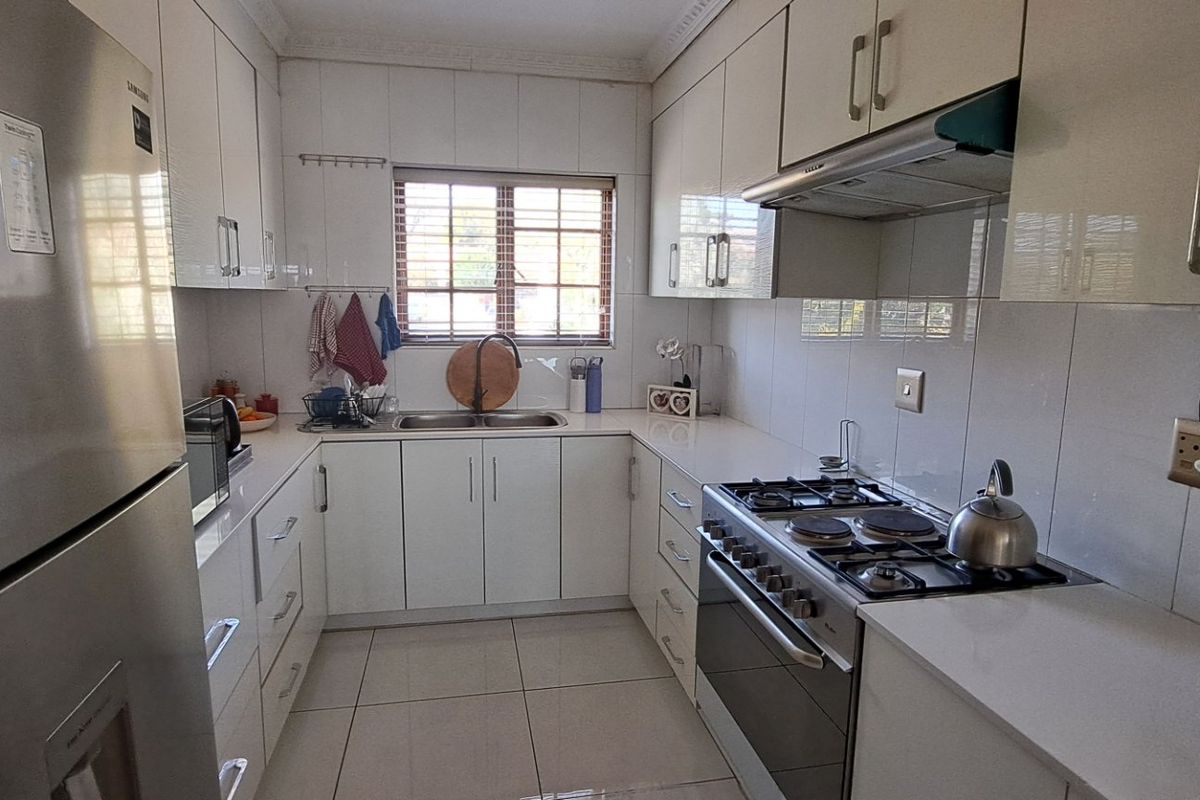 Spacious 2-Bedroom Unit with Loft and Excellent Amenities - Photo 2