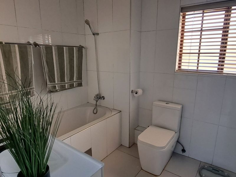 Spacious 2-Bedroom Unit with Loft and Excellent Amenities - Photo 10
