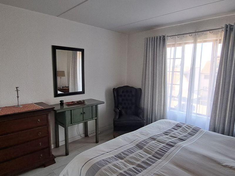 Spacious 2-Bedroom Unit with Loft and Excellent Amenities - Photo 9