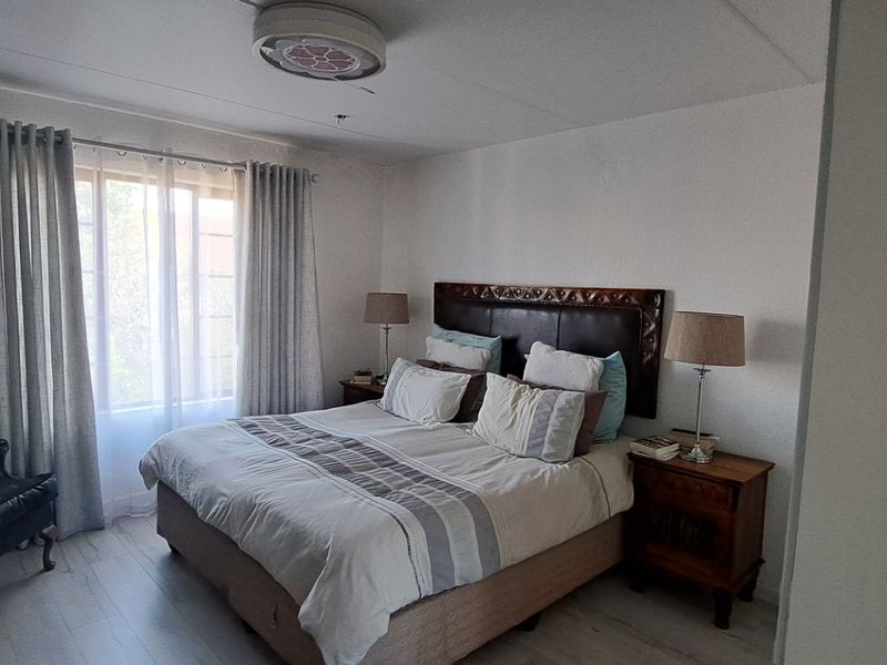 Spacious 2-Bedroom Unit with Loft and Excellent Amenities - Photo 8