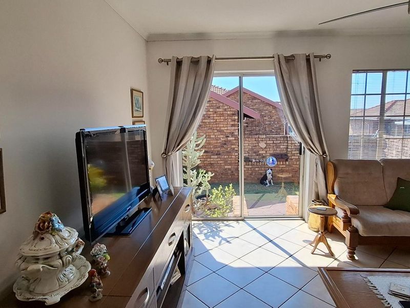 Cozy 3 bed Simplex home in Montana Park with solar power In Security Estate - Photo 6