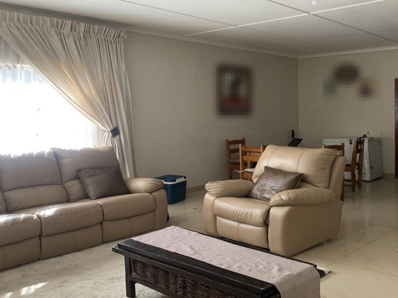 Spacious 3-Bedroom Family Home with Modern Open-Plan Living in Meyerville - Photo 7