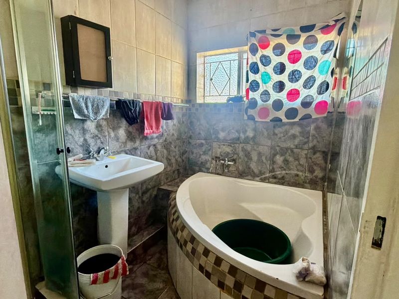 3 Bedroom House in Stilfontein - Photo 6