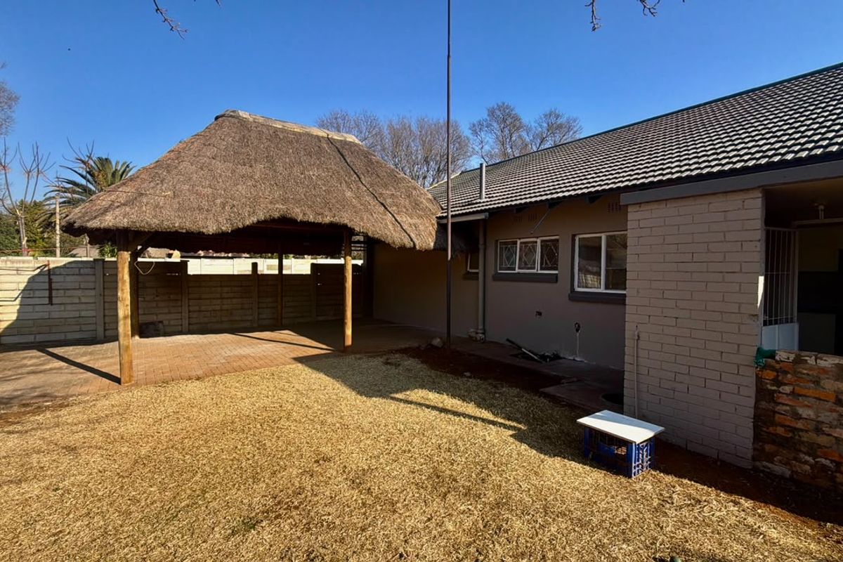 3 Bedroom House in Stilfontein - Photo 3