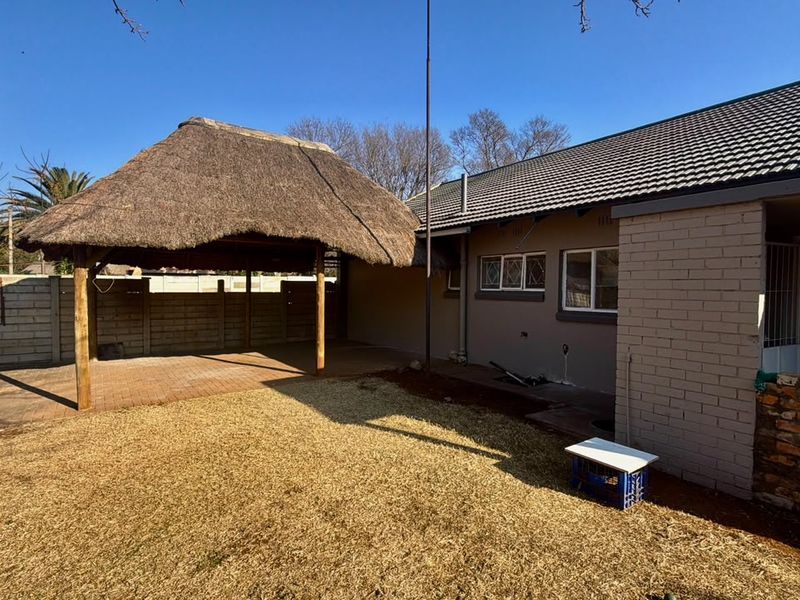 3 Bedroom House in Stilfontein - Photo 3