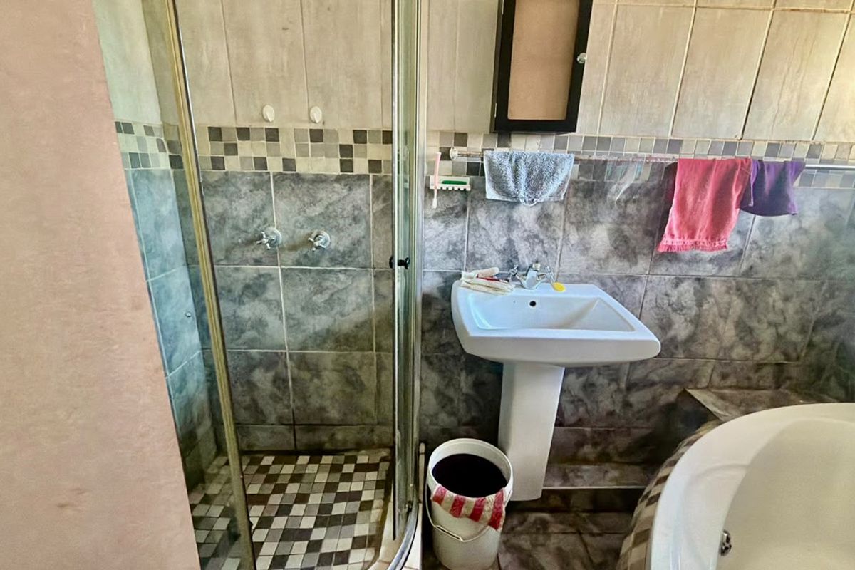 3 Bedroom House in Stilfontein - Photo 5
