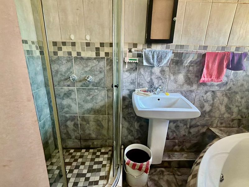 3 Bedroom House in Stilfontein - Photo 5