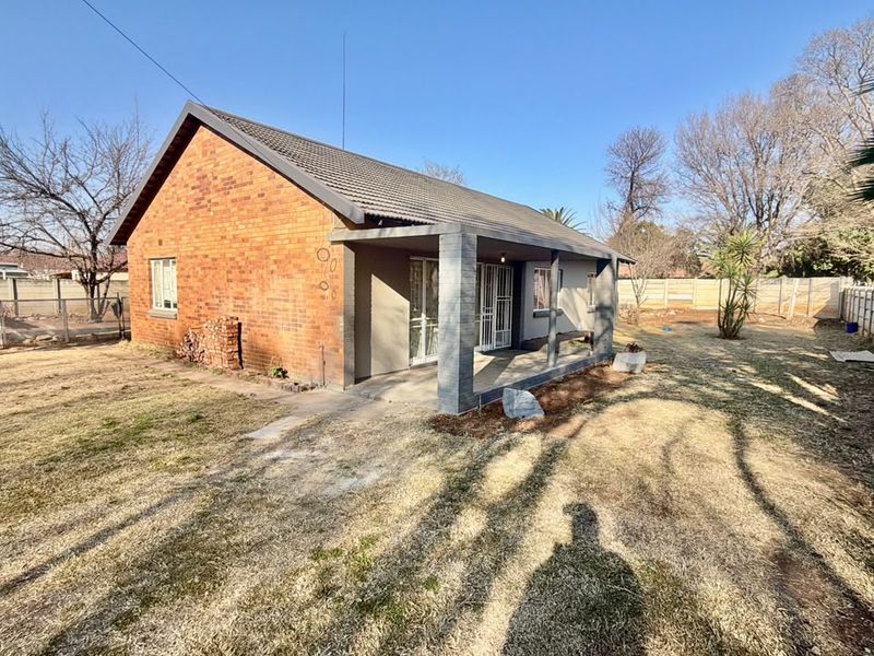 3 Bedroom House in Stilfontein - Photo 2