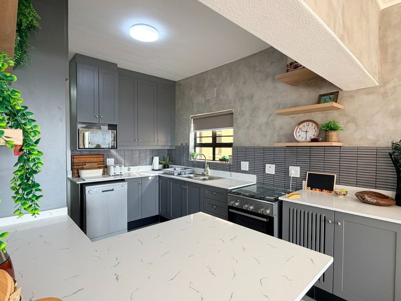 Recently Renovated Ground Floor Apartment With Beautiful Ocean Views In Shelly Beach - Photo 9