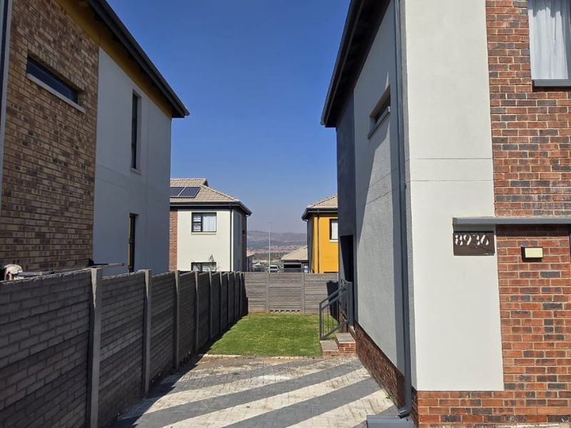 MODERN ESTATE LIVING | CAPITAL VIEW - Photo 3