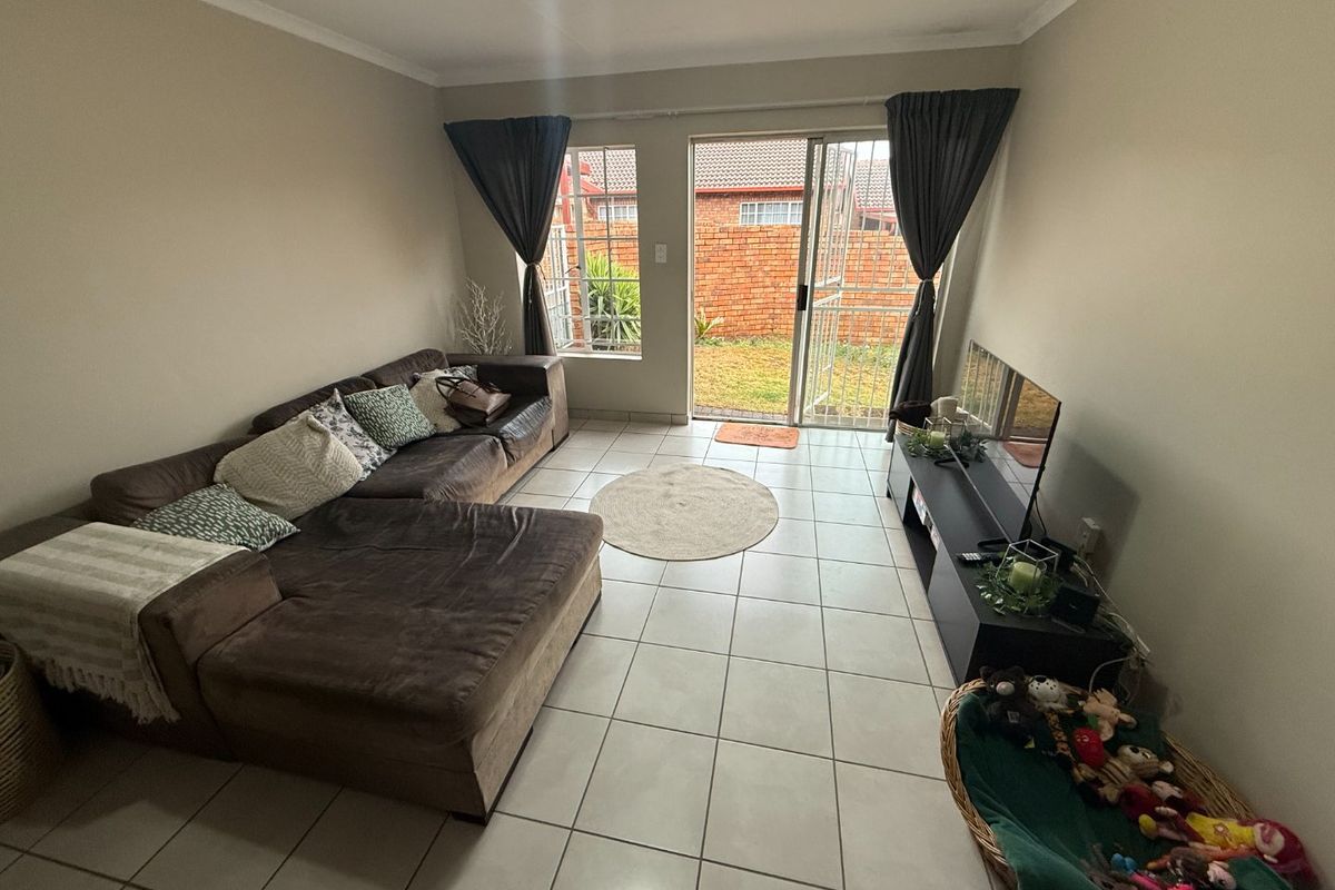 Perfect Rental in Highveld! - Photo 2