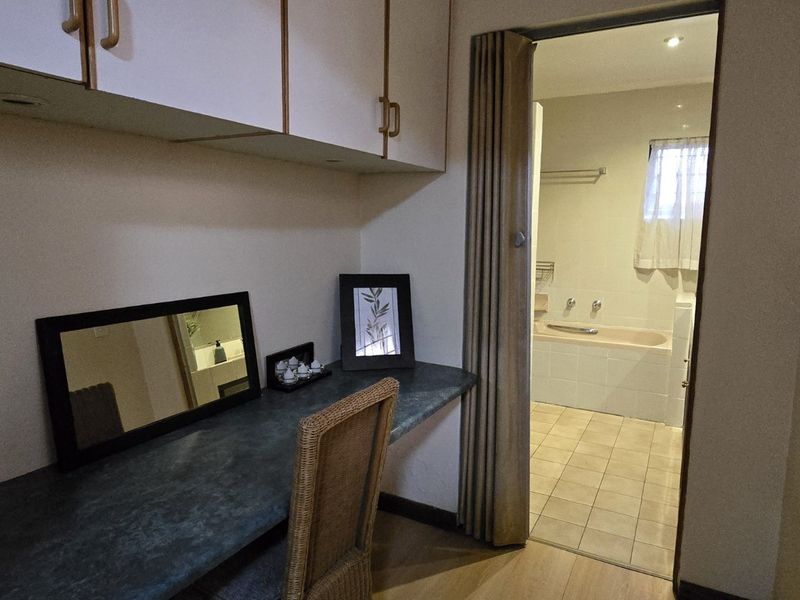4 Bedroom 3 Bathroom Townhouse in Arcadia. - Photo 9