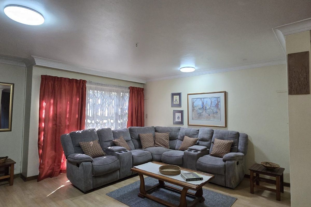4 Bedroom 3 Bathroom Townhouse in Arcadia. - Photo 5