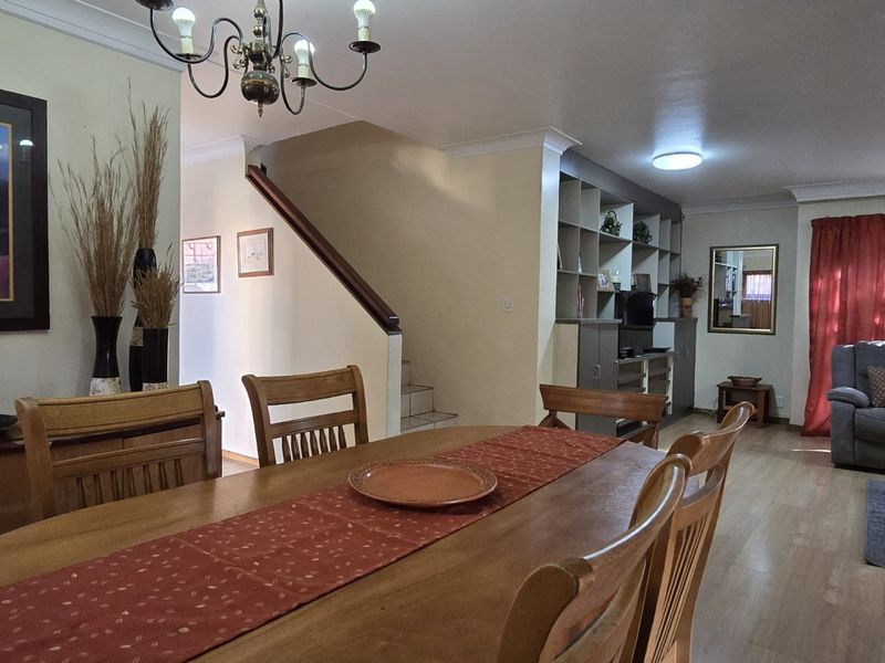 4 Bedroom 3 Bathroom Townhouse in Arcadia. - Photo 4