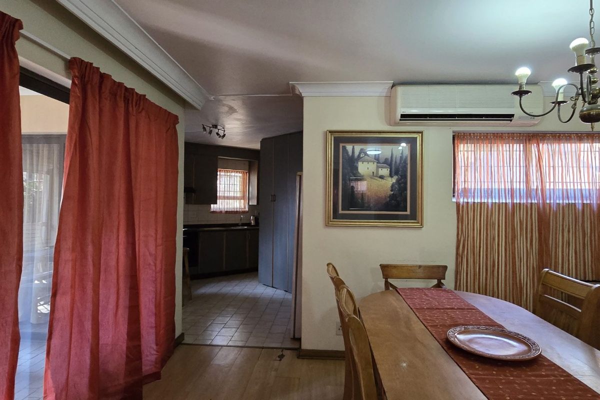 4 Bedroom 3 Bathroom Townhouse in Arcadia. - Photo 3