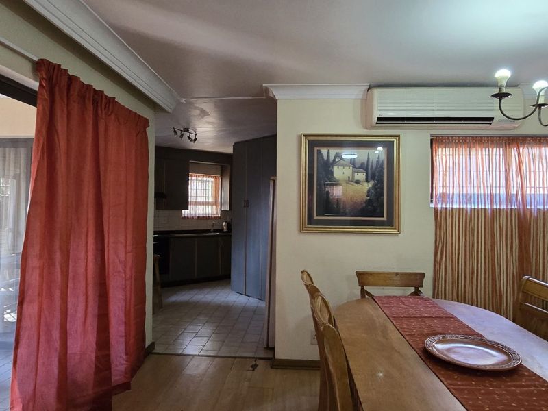 4 Bedroom 3 Bathroom Townhouse in Arcadia. - Photo 3