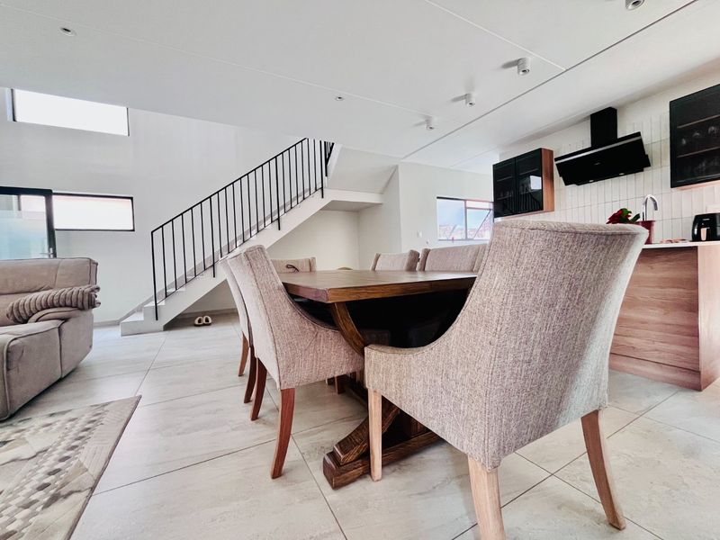 Double Storey unit with Private Garden for Rent - Photo 8