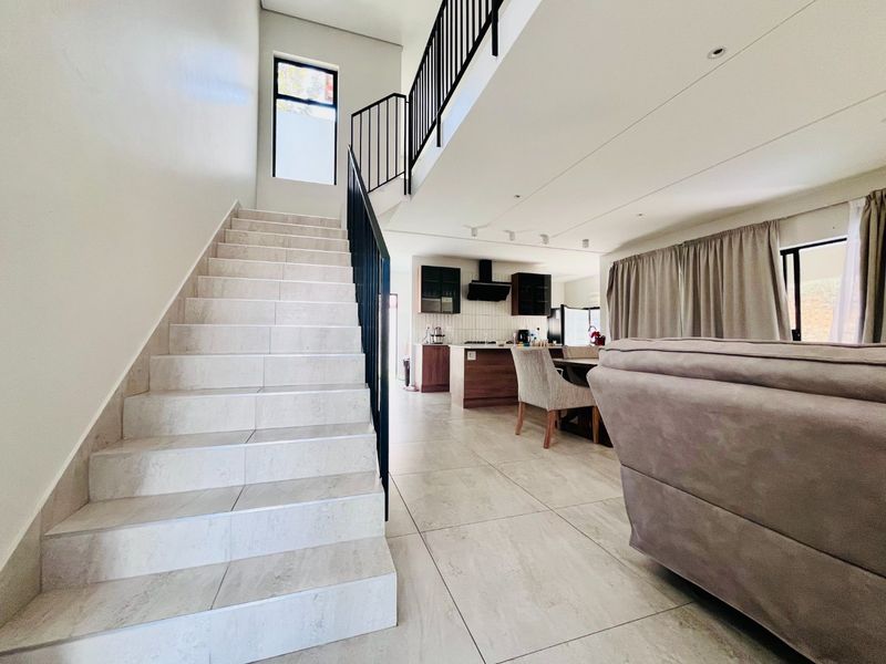 Double Storey unit with Private Garden for Rent - Photo 6