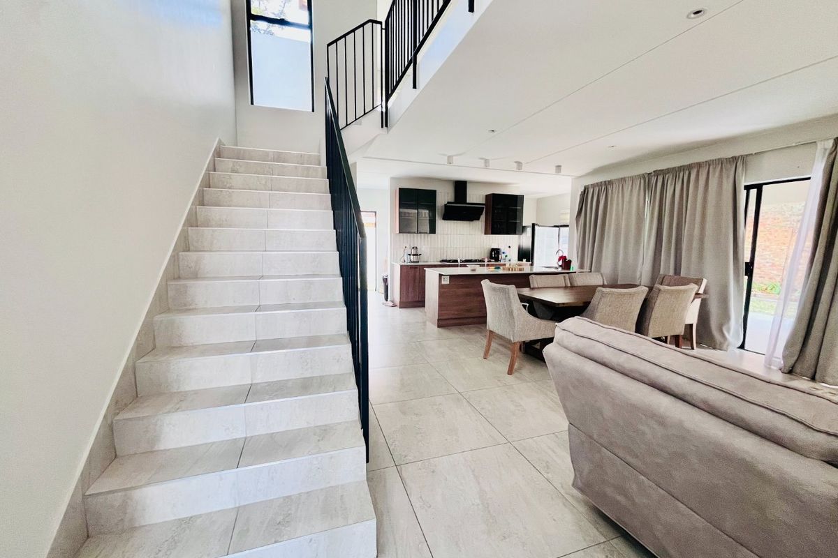 Double Storey unit with Private Garden for Rent - Photo 5