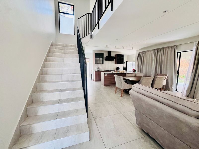 Double Storey unit with Private Garden for Rent - Photo 5