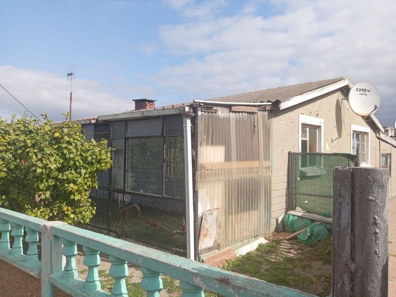 Two Bedroomed semi with 2 separate entrances for sale in Bonteheuwel - Photo 2