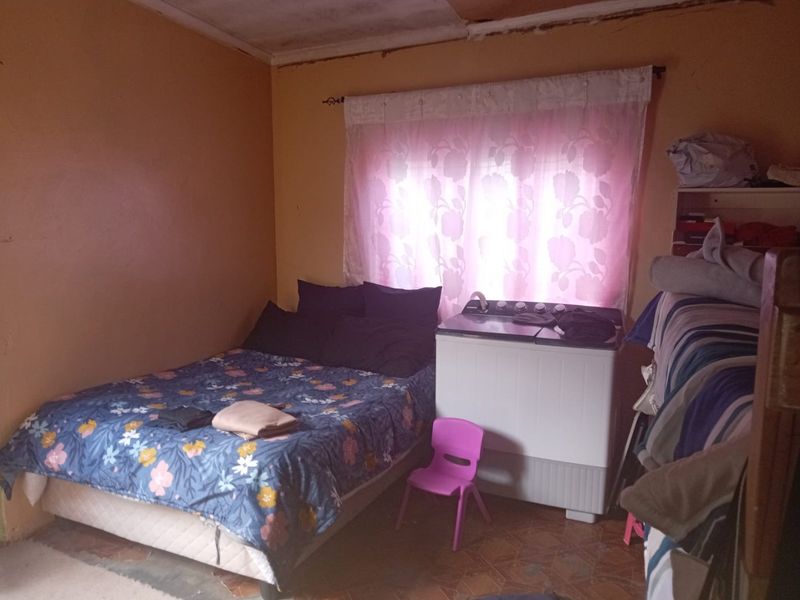 Two Bedroomed semi with 2 separate entrances for sale in Bonteheuwel - Photo 9