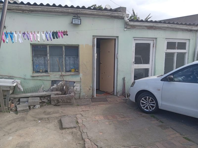 Two Bedroomed semi with 2 separate entrances for sale in Bonteheuwel - Photo 8