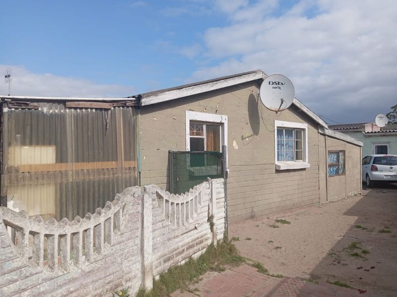 Two Bedroomed semi with 2 separate entrances for sale in Bonteheuwel - Photo 4