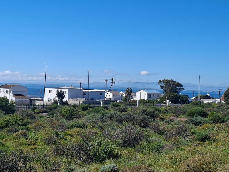 A view of the surrounding coastal landscape and neighborhood from the vacant residential land.