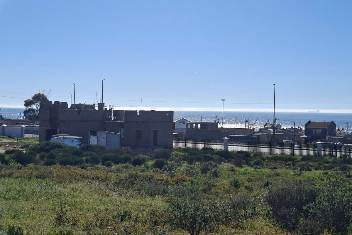 A view of the coastal landscape and surrounding neighborhood from the vacant residential land.