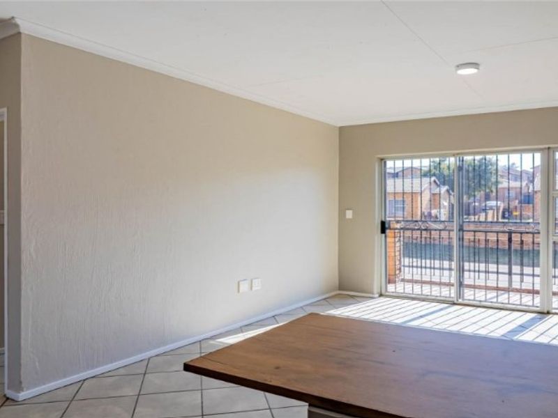 2 Bedroom Apartment for Sale | Honey Rock Estate, Roodepoort - Photo 5