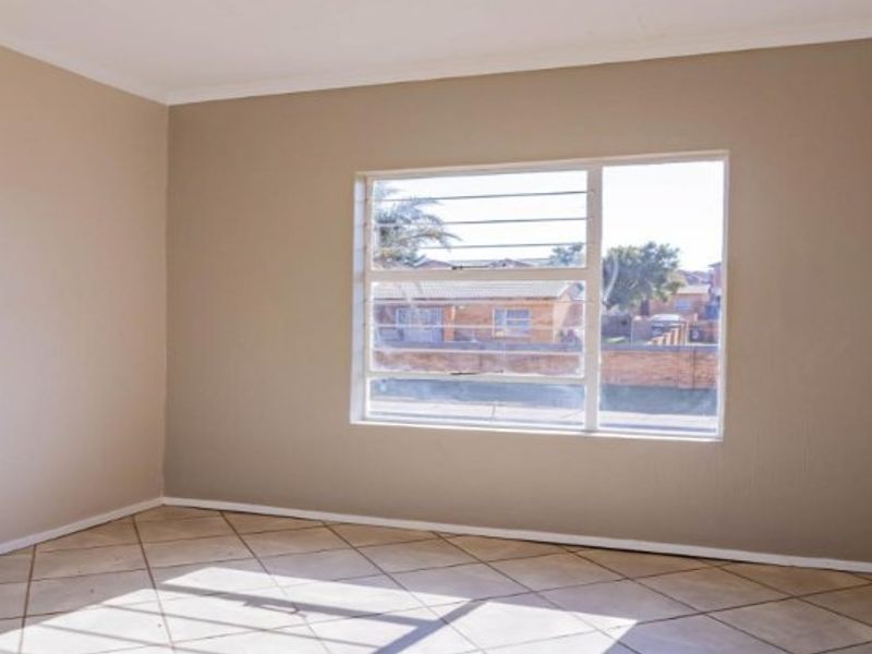 2 Bedroom Apartment for Sale | Honey Rock Estate, Roodepoort - Photo 6