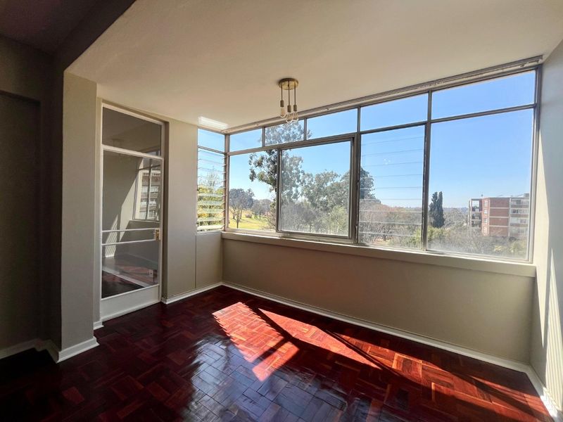 Stylish Melrose North flat with views - Photo 7
