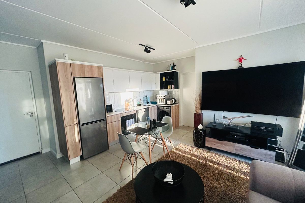 Furnished 1 bed flat with fibre in Waterfall - Photo 2