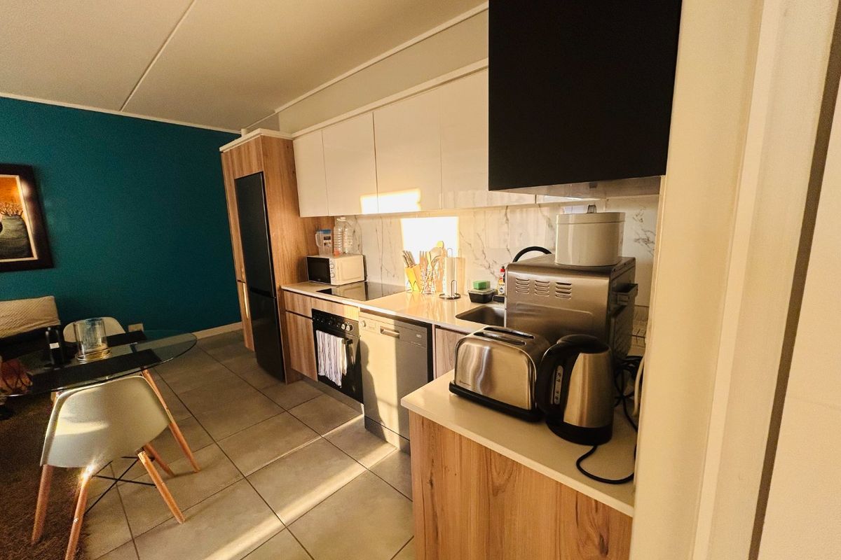 Furnished 1 bed flat with fibre in Waterfall - Photo 4