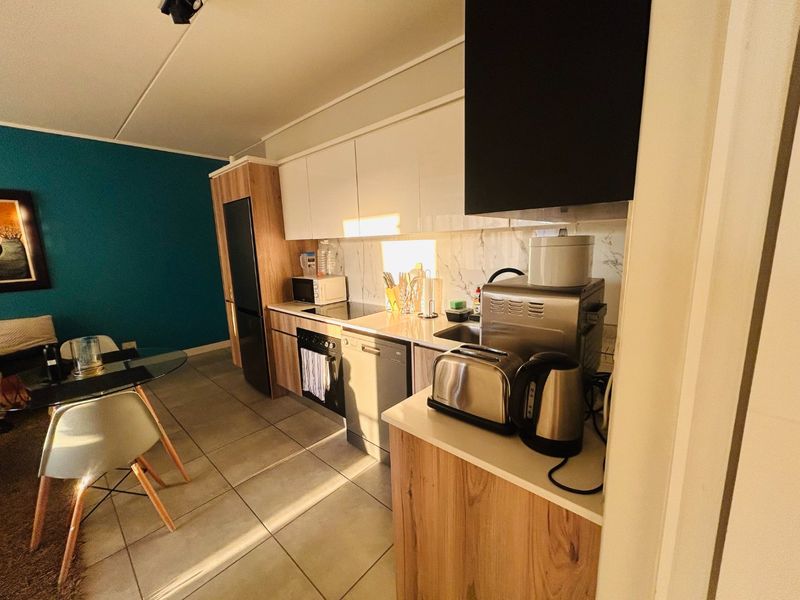 Furnished 1 bed flat with fibre in Waterfall - Photo 4