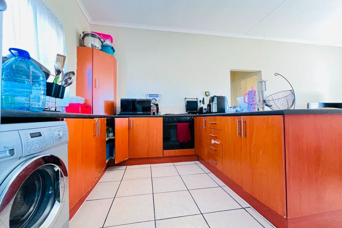 2 Bed Apartment in Beacon Bay North for Sale - Photo 5