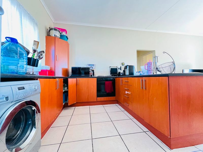 2 Bed Apartment in Beacon Bay North for Sale - Photo 5