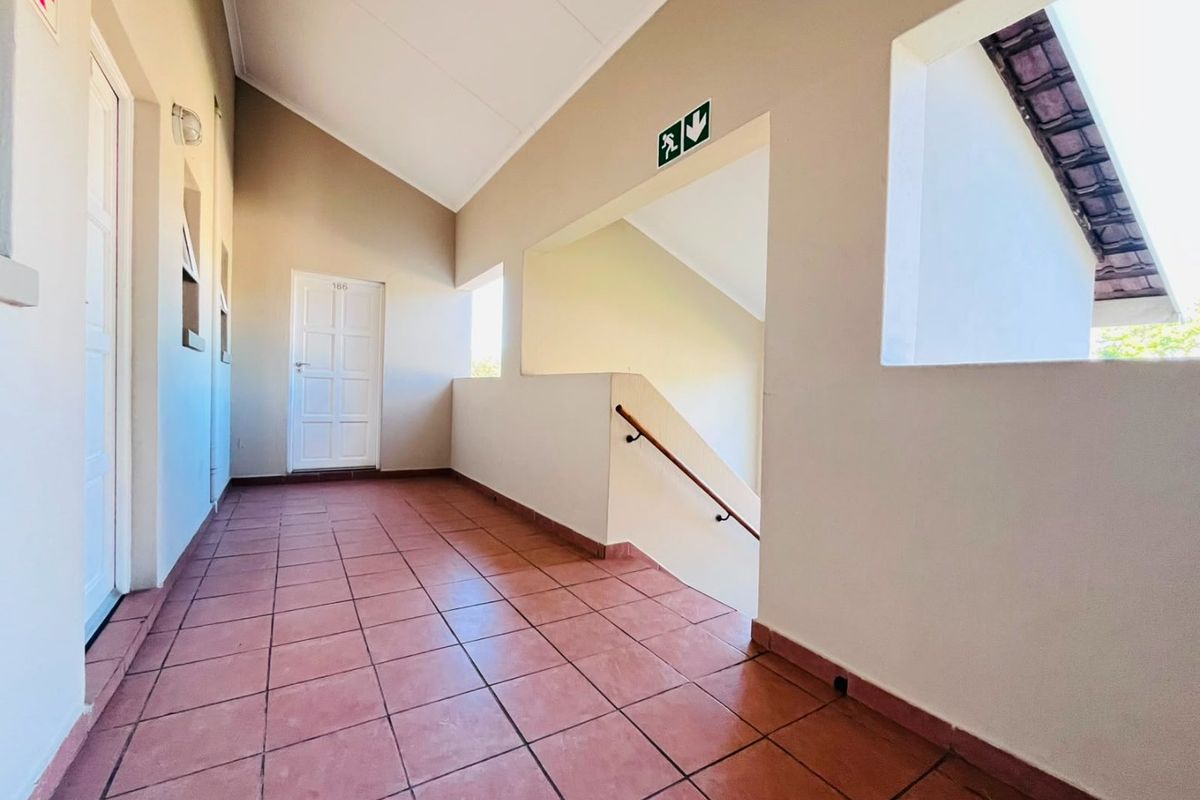 2 Bed Apartment in Beacon Bay North for Sale - Photo 4