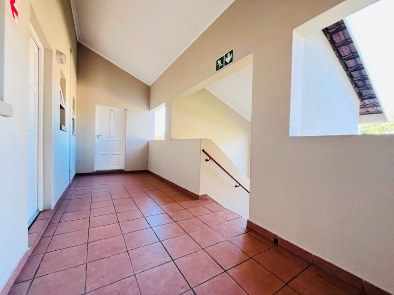 2 Bed Apartment in Beacon Bay North for Sale - Photo 4